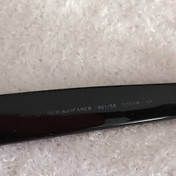 Ray-Ban Black Polarized Sunglasses with Case - Picture 3 of 3